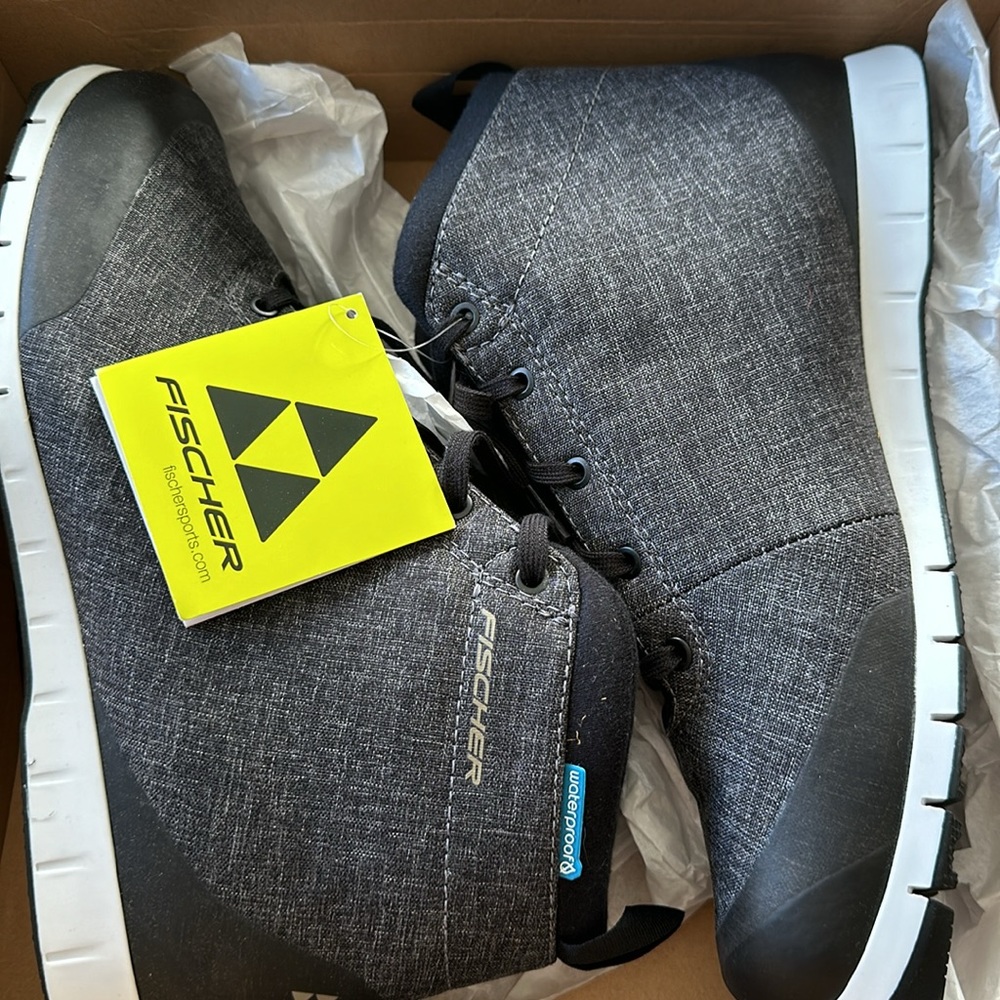 Men’s size 44 Fischer Urban Cross ASH cross country ski boots. New in box/tags